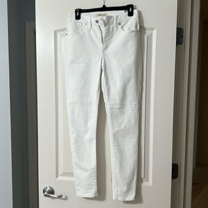 Madewell 9" Mid Rise Skinny Crop Jeans
Size 28 Pure White